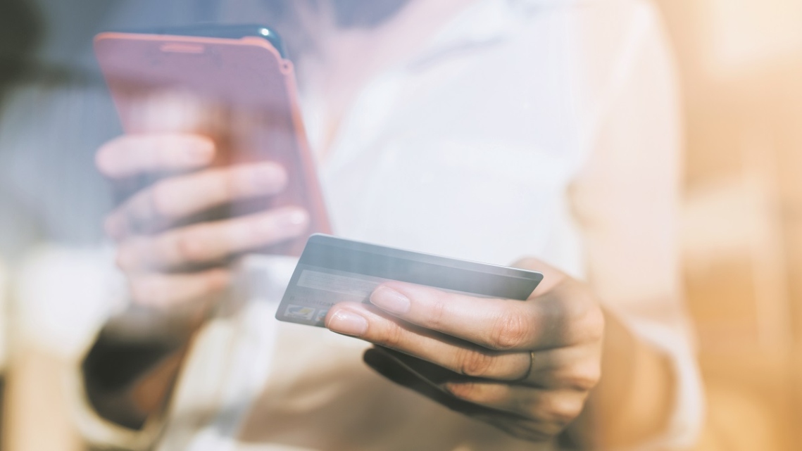 embedded-finance-how-any-retailer-can-become-a-fintech