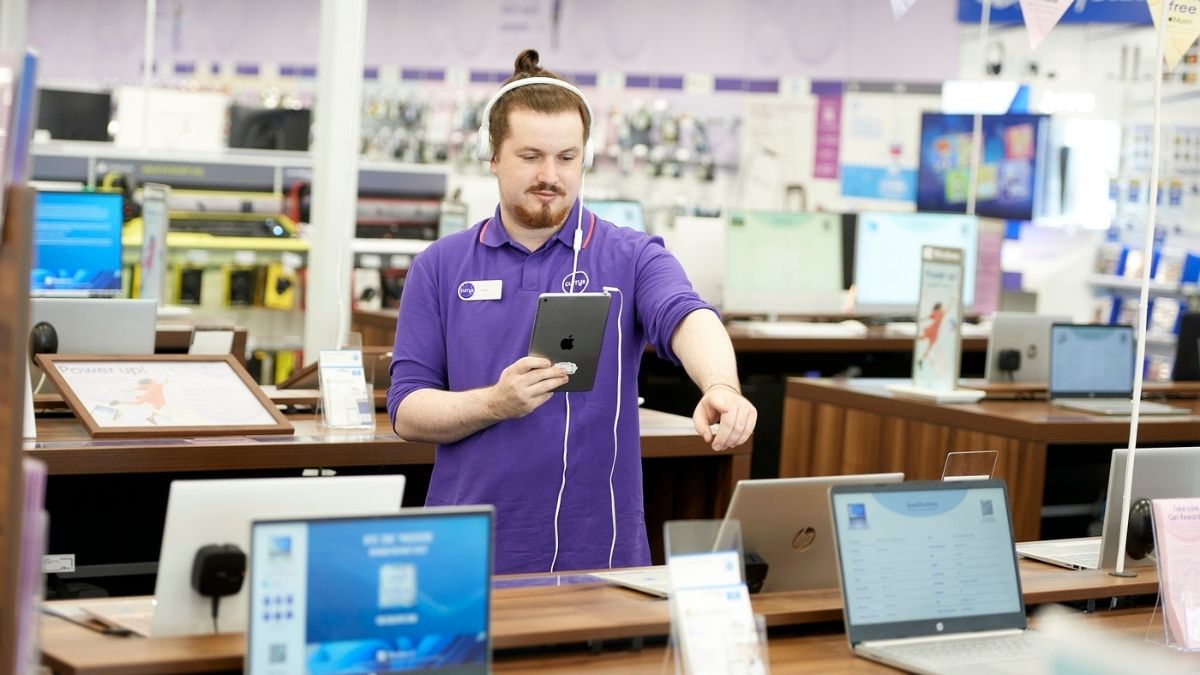 Currys customers can now connect with experts via video chat online