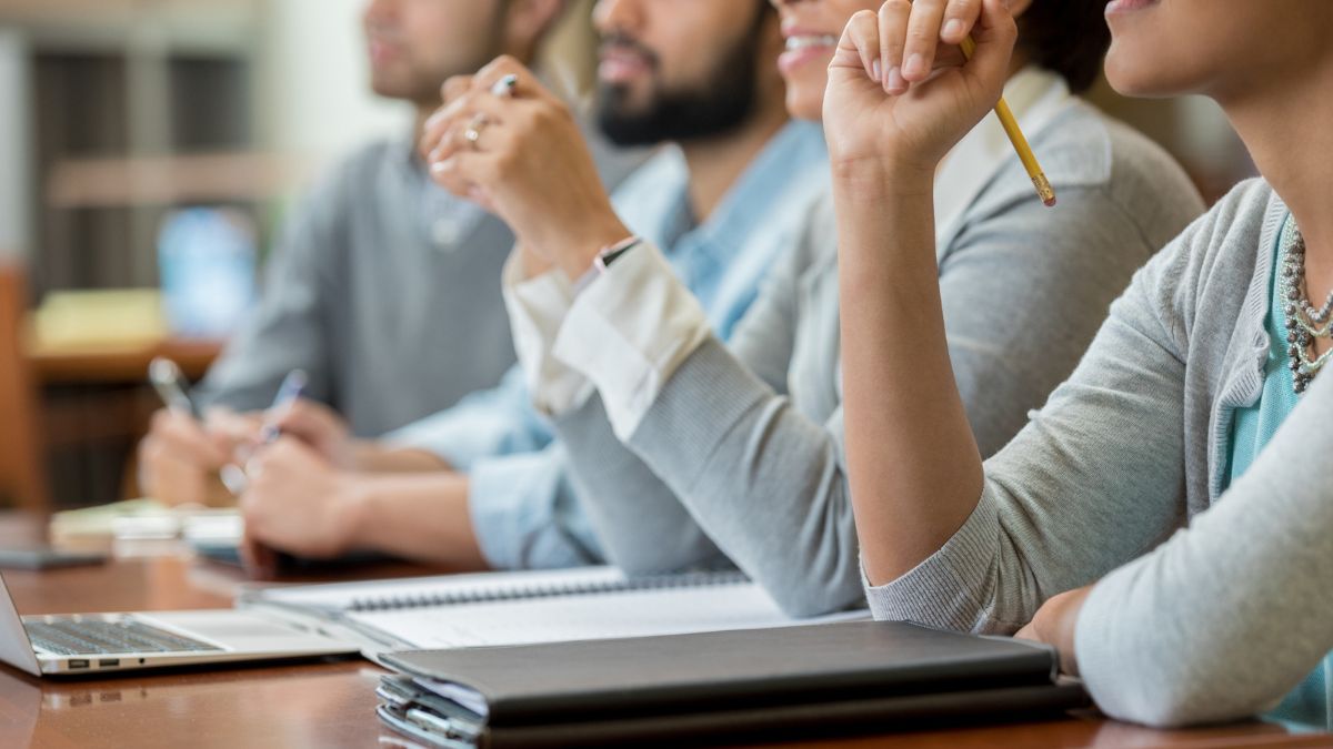 faced-with-complex-challenges-ceos-hit-the-books