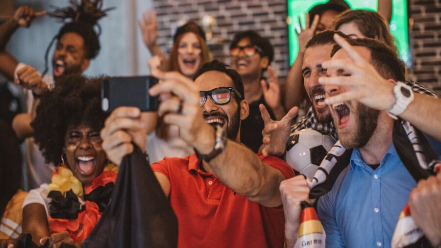 how-ai-generated-content-raises-revenues-and-connects-audiences